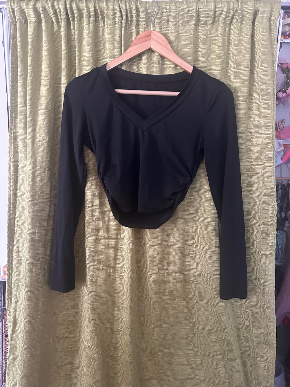 SHEIN Black Long Sleeve V-Neck Cropped Top